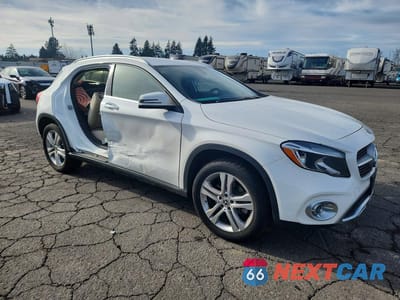 Czwarte zdjęcie samochodu z boku: 2019 MERCEDES-BENZ GLA 250 4MATIC VIN:WDCTG4GB7KJ581320 - miniatura