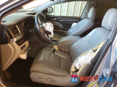 Zdjęcie 7 z 13 samochodu: 2016 TOYOTA HIGHLANDER VIN:5TDDKRFH2GS288091 - miniatura