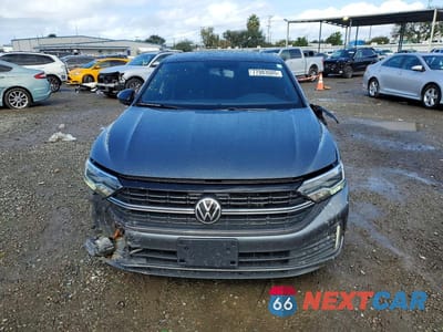 Piąte zdjęcie samochodu w środku: 2022 VOLKSWAGEN JETTA SPORT VIN:3VWBM7BU8NM033366 - miniatura