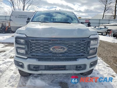 Piąte zdjęcie samochodu w środku: 2025 FORD F350 SUPER DUTY VIN:1FT8W3BM2SEC21768 - miniatura