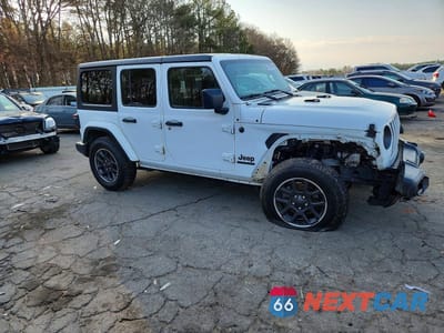 Czwarte zdjęcie samochodu z boku: 2021 JEEP WRANGLER UNLIMITED SPORT VIN:1C4HJXDN0MW565074 - miniatura