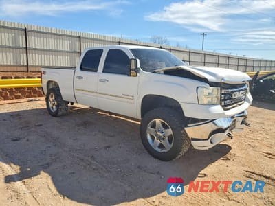 Czwarte zdjęcie samochodu z boku: 2013 GMC SIERRA K2500 SLE VIN:1GT120C88DF163000 - miniatura