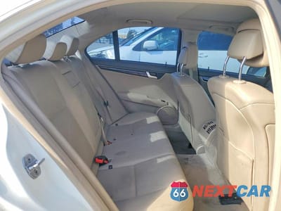 Zdjęcie 10 z 12 samochodu: 2012 MERCEDES-BENZ C 250 VIN:WDDGF4HB8CA610498 - miniatura