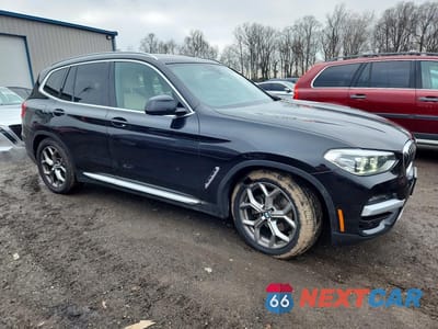Czwarte zdjęcie samochodu z boku: 2021 BMW X3 XDRIVE30E VIN:5UXTS1C04M9D71416 - miniatura