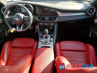 Zdjęcie 8 z 12 samochodu: 2023 ALFA ROMEO GIULIA VIN:ZARFAMBN4P7669628 - miniatura