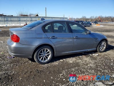 Trzecie zdjęcie samochodu z tyłu: 2010 BMW 328 XI SULEV VIN:WBAPK5C59AA648443 - miniatura