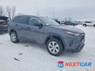 Czwarte zdjęcie samochodu z boku: 2025 TOYOTA RAV4 LE VIN:2T3F1RFVXSC574782 - miniatura