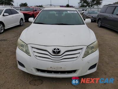 Piąte zdjęcie samochodu w środku: 2011 TOYOTA CAMRY BASE VIN:4T4BF3EK9BR103028 - miniatura