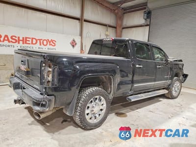 Trzecie zdjęcie samochodu z tyłu: 2019 GMC SIERRA K2500 DENALI VIN:1GT12SEY1KF175530 - miniatura