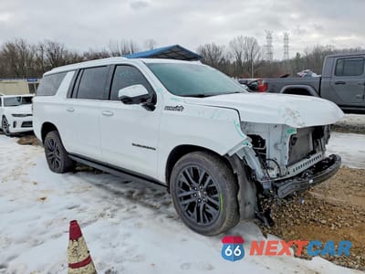 Czwarte zdjęcie samochodu z boku: 2024 CHEVROLET SUBURBAN K1500 HIGH COUNTRY VIN:1GNSKGKL5RR163486 - miniatura