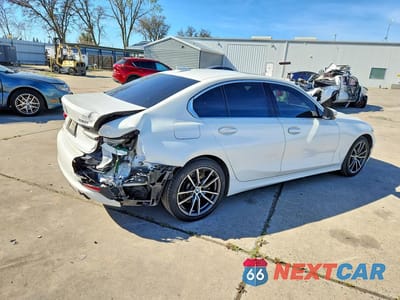 Trzecie zdjęcie samochodu z tyłu: 2020 BMW 330I VIN:3MW5R1J02L8B23645 - miniatura