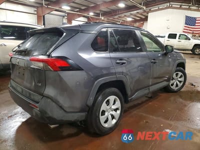 Trzecie zdjęcie samochodu z tyłu: 2021 TOYOTA RAV4 LE VIN:JTMH1RFV9MD063765 - miniatura