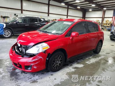 2010 NISSAN VERSA 3N1BC1CP9AL372040 - główne zdjęcie licytacji z USA - miniatura