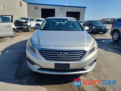 Piąte zdjęcie samochodu w środku: 2017 HYUNDAI SONATA BASE VIN:5NPE24AF9HH492634 - miniatura
