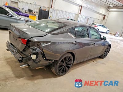Trzecie zdjęcie samochodu z tyłu: 2020 NISSAN ALTIMA 2.5 SR VIN:1N4BL4CV8LN311090 - miniatura
