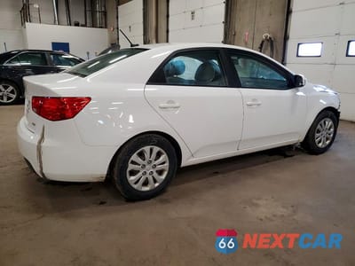 Trzecie zdjęcie samochodu z tyłu: 2010 KIA FORTE EX VIN:KNAFU4A23A5221325 - miniatura