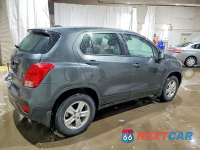 Trzecie zdjęcie samochodu z tyłu: 2020 CHEVROLET TRAX LS VIN:3GNCJNSB5LL167667 - miniatura