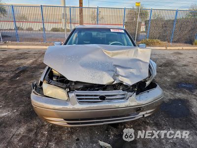 Piąte zdjęcie samochodu w środku: 1999 TOYOTA CAMRY CE VIN:4T1BG22K5XU522118 - miniatura