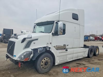 Drugie zdjęcie samochodu z przodu: 2010 VOLVO VNL SEMI TRUCK VIN:4V4NC9EJ3AN287197 - miniatura