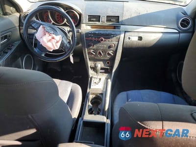 Zdjęcie 8 z 11 samochodu: 2005 MAZDA 3 HATCHBACK VIN:JM1BK343651285068 - miniatura