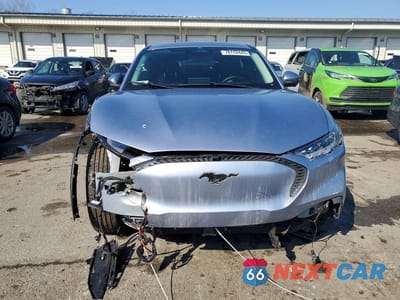 Piąte zdjęcie samochodu w środku: 2022 FORD MUSTANG MACH-E SELECT VIN:3FMTK1RM8NMA07829 - miniatura