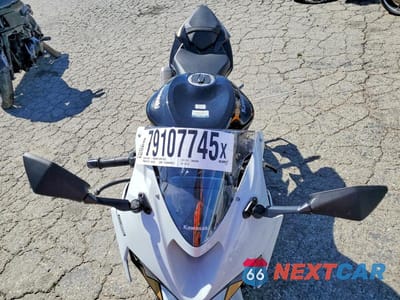 Piąte zdjęcie samochodu w środku: 2026 KAWASAKI ZX636 K VIN:JKBZXJK14TA014261 - miniatura