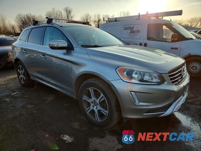 Czwarte zdjęcie samochodu z boku: 2015 VOLVO XC60 T6 PLATINUM VIN:YV4902RD7F2582181 - miniatura