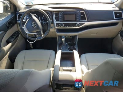 Zdjęcie 8 z 14 samochodu: 2017 TOYOTA HIGHLANDER VIN:5TDBGRFH7HS028652 - miniatura
