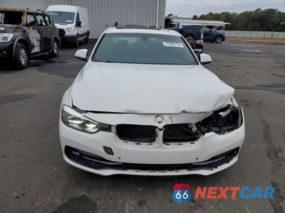 Piąte zdjęcie samochodu w środku: 2017 BMW 330 I VIN:WBA8B9G32HNU56935 - miniatura