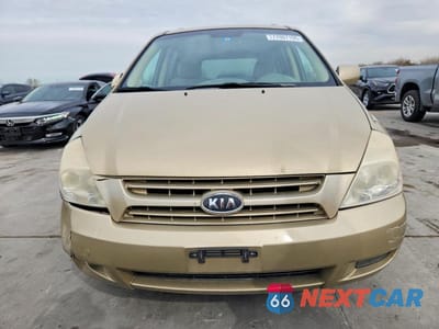 Piąte zdjęcie samochodu w środku: 2010 KIA SEDONA LX VIN:KNDMG4C34A6331320 - miniatura