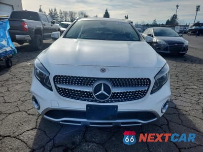 Piąte zdjęcie samochodu w środku: 2019 MERCEDES-BENZ GLA 250 4MATIC VIN:WDCTG4GB7KJ581320 - miniatura