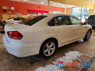 Trzecie zdjęcie samochodu z tyłu: 2012 VOLKSWAGEN PASSAT SE VIN:1VWBP7A34CC096365 - miniatura