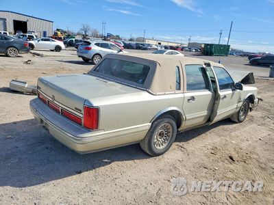 Trzecie zdjęcie samochodu z tyłu: 1997 LINCOLN TOWN CAR EXECUTIVE VIN:1LNLM81W1VY681650 - miniatura