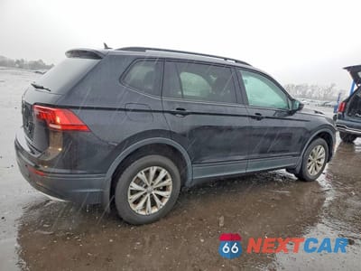 Trzecie zdjęcie samochodu z tyłu: 2020 VOLKSWAGEN TIGUAN S VIN:3VV1B7AX2LM076647 - miniatura