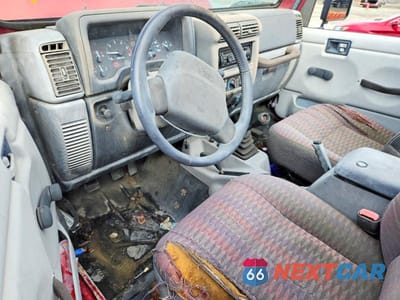 Zdjęcie 8 z 12 samochodu: 1999 JEEP WRANGLER / TJ SPORT VIN:1J4FY19S5XP437839 - miniatura