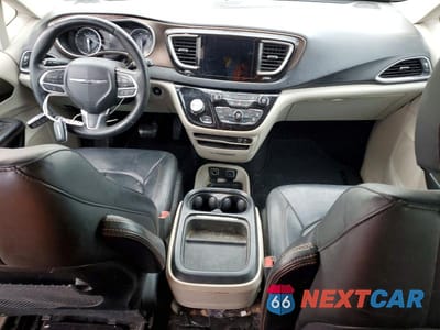 Zdjęcie 8 z 11 samochodu: 2017 CHRYSLER PACIFICA TOURING L VIN:2C4RC1BG7HR583893 - miniatura