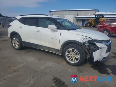 Czwarte zdjęcie samochodu z boku: 2019 CHEVROLET BLAZER 2LT VIN:3GNKBGRS4KS674865 - miniatura