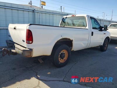 Trzecie zdjęcie samochodu z tyłu: 2004 FORD F250 SUPER DUTY VIN:1FTNF20L84EB37271 - miniatura