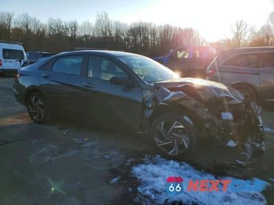 Czwarte zdjęcie samochodu z boku: 2025 HYUNDAI ELANTRA SEL SPORT VIN:KMHLM4DG8SU872644 - miniatura