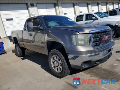 Czwarte zdjęcie samochodu z boku: 2013 GMC SIERRA K2500 HEAVY DUTY VIN:1GT22ZCG4DZ116271 - miniatura