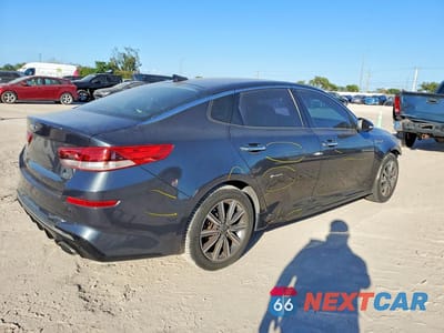Trzecie zdjęcie samochodu z tyłu: 2020 KIA OPTIMA EX VIN:5XXGU4L14LG408602 - miniatura