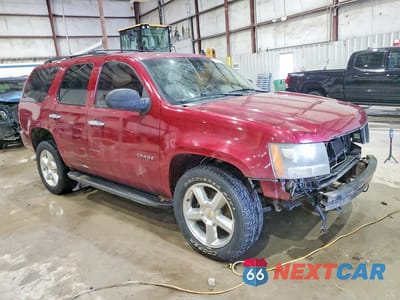 Czwarte zdjęcie samochodu z boku: 2010 CHEVROLET TAHOE K1500 LT VIN:1GNUKBE04AR114118 - miniatura
