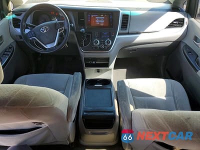 Zdjęcie 8 z 12 samochodu: 2017 TOYOTA SIENNA LE VIN:5TDKZ3DC5HS807224 - miniatura