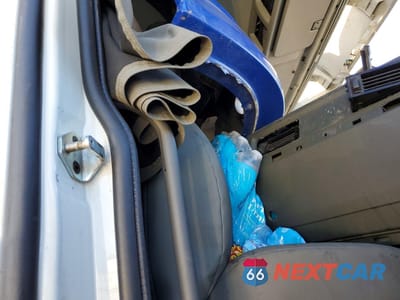 Zdjęcie 6 z 10 samochodu: 2025 VOLVO VNR SEMI TRUCK VIN:4V4WC9EH9SN679913 - miniatura