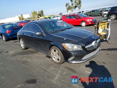 Czwarte zdjęcie samochodu z boku: 2017 MERCEDES-BENZ CLA 250 VIN:WDDSJ4EB3HN431136 - miniatura