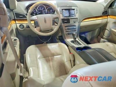 Zdjęcie 8 z 13 samochodu: 2011 LINCOLN MKT VIN:2LMHJ5AR7BBJ52255 - miniatura