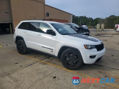 Czwarte zdjęcie samochodu z boku: 2021 JEEP GRAND CHEROKEE LAREDO VIN:1C4RJEAG1MC749052 - miniatura