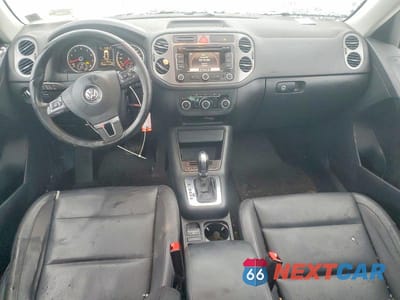 Zdjęcie 8 z 13 samochodu: 2011 VOLKSWAGEN TIGUAN S VIN:WVGAV7AXXBW539831 - miniatura