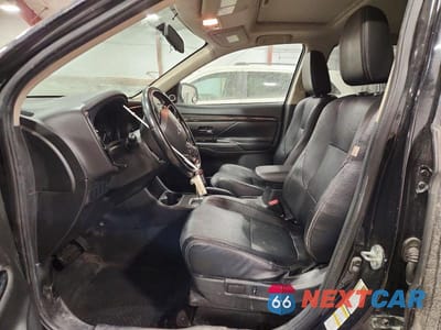 Zdjęcie 7 z 13 samochodu: 2016 MITSUBISHI OUTLANDER SE VIN:JA4AZ3A37GZ057378 - miniatura