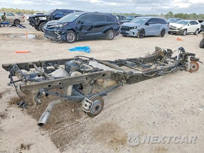 Trzecie zdjęcie samochodu z tyłu: 2019 CHEVROLET SILVERADO C1500 LTZ VIN:1GCPWEED8KZ102487 - miniatura